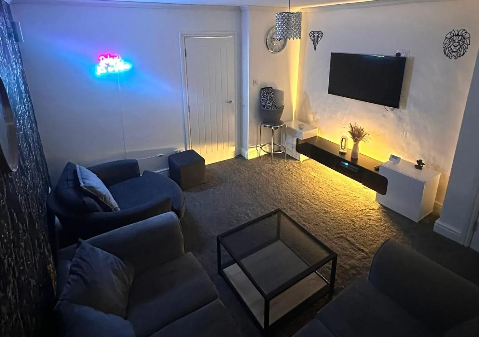 Housesleeps5-Garden-Parking-Petsok-Near Locks Bradford  Bradford (West Yorkshire)