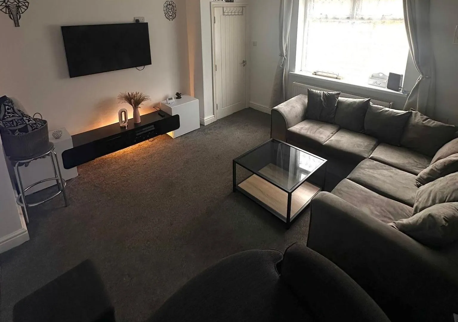 Housesleeps5-Garden-Parking-Petsok-Near Locks Bradford