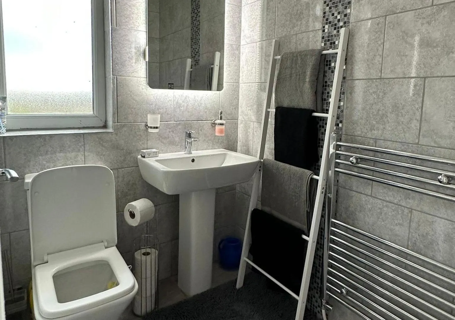 Housesleeps5-Garden-Parking-Petsok-Near Locks Bradford  Velká Británie